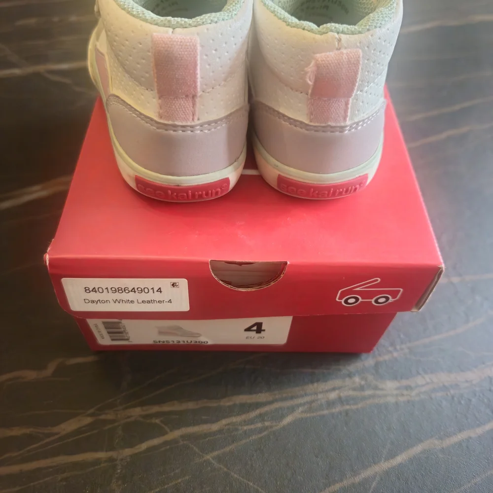 See Kai Run Dayton White Leather Toddler Shoes Size 4 - Picture 5 of 5